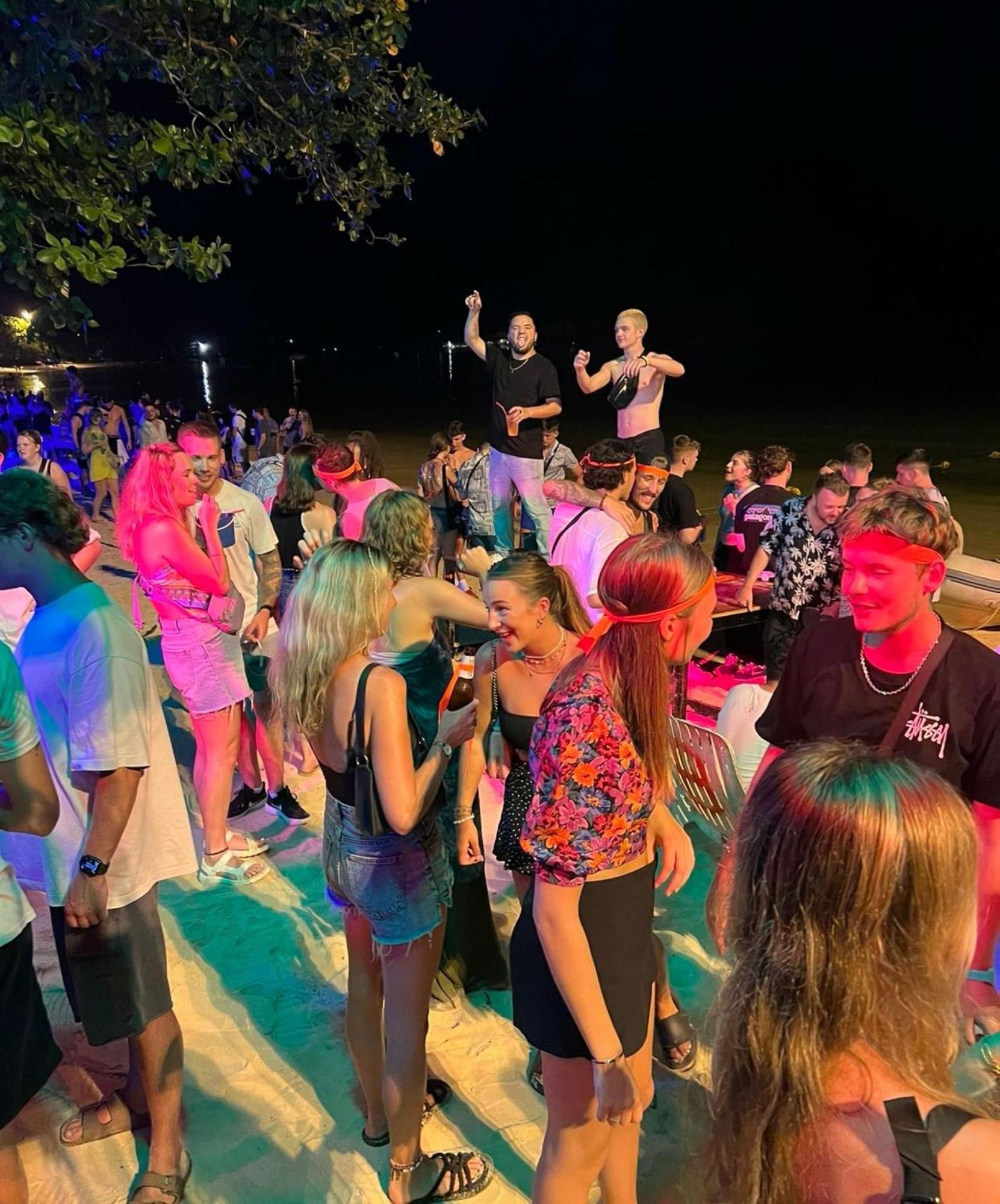 Blanco Beach Bar Hostel Ko Phi Phi Zewnętrze zdjęcie